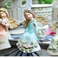 天使置物、エンジェル人形、天使雑貨グッズ、頭に花冠をつけて花柄の服を着た動物たちとたわむれる天使人形、エンジェルオブジェオーナメントフィギア